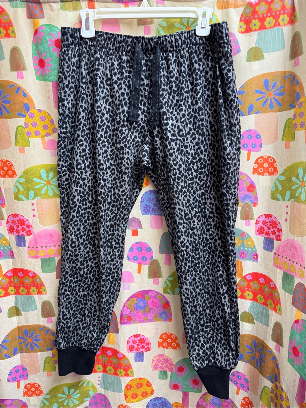 Old Navy Black & Gray Leopard-Print Jogger Pants. Medium